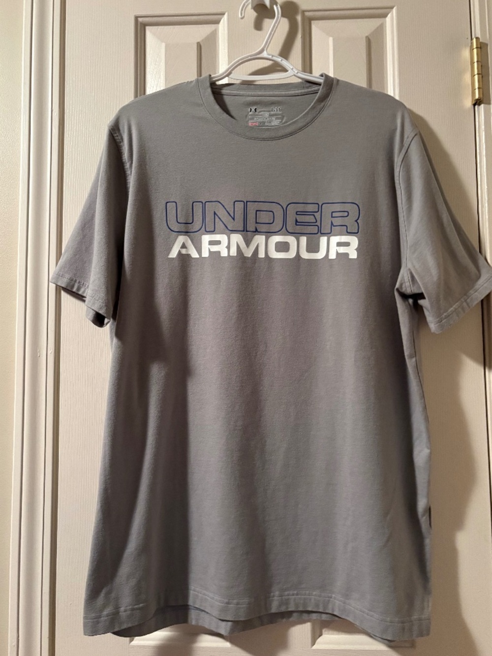 Under Armour Size Large Gray T-Shirt